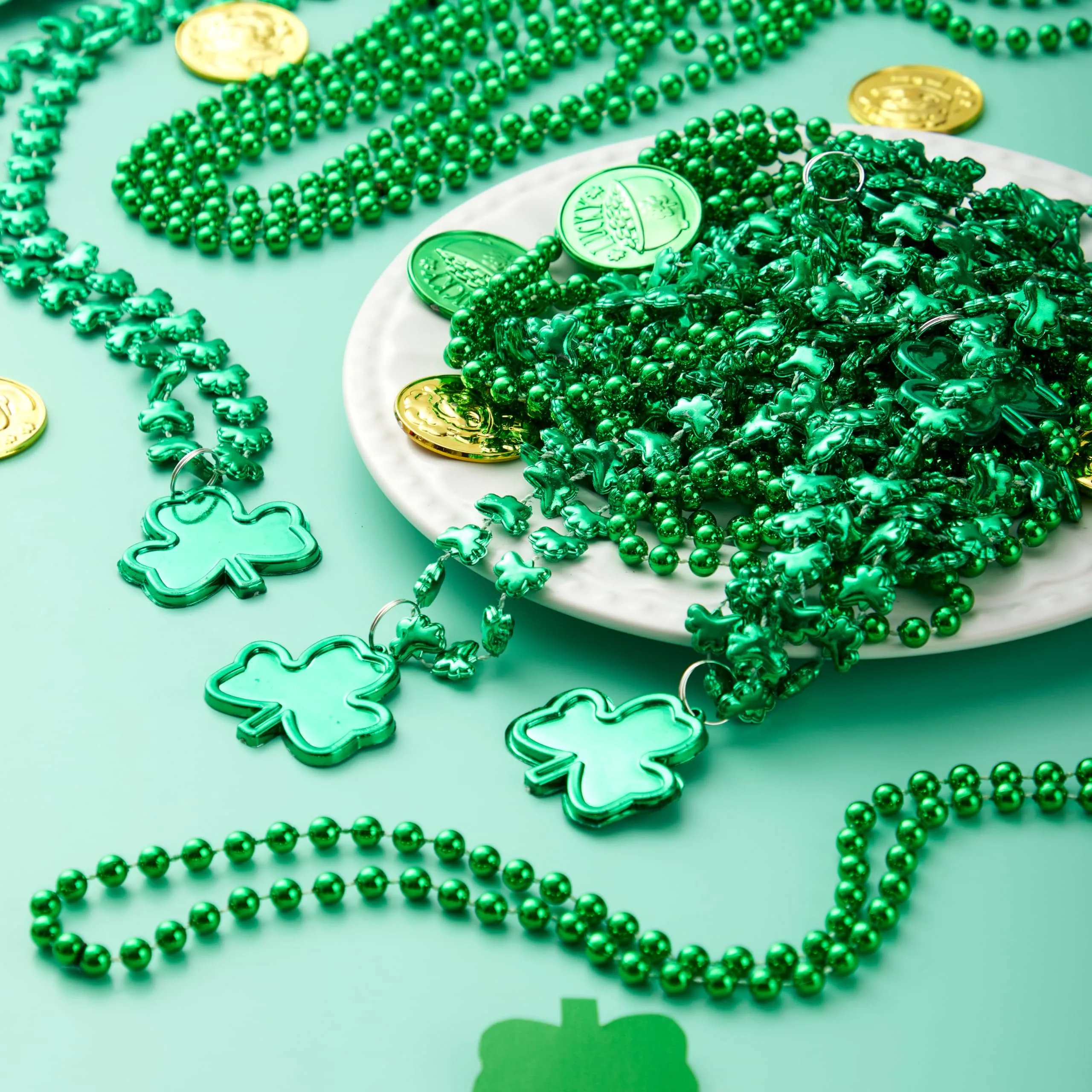 6 PCS St. Patrick's Day Necklaces, Green Bead Necklaces and Shamrock Necklaces, Irish Clover Party Supplies Set for Saint Patrick's Day Dressing-up Accessories