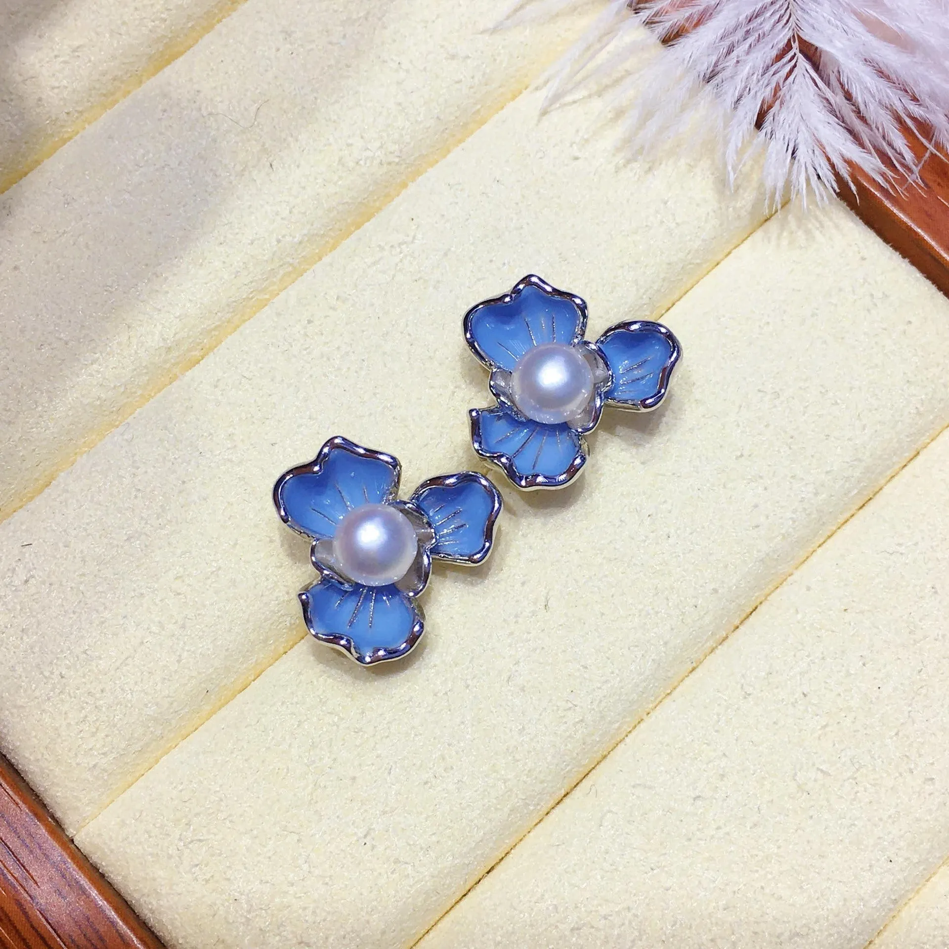 7-7.5mm Blue Floral Pearl Earrings