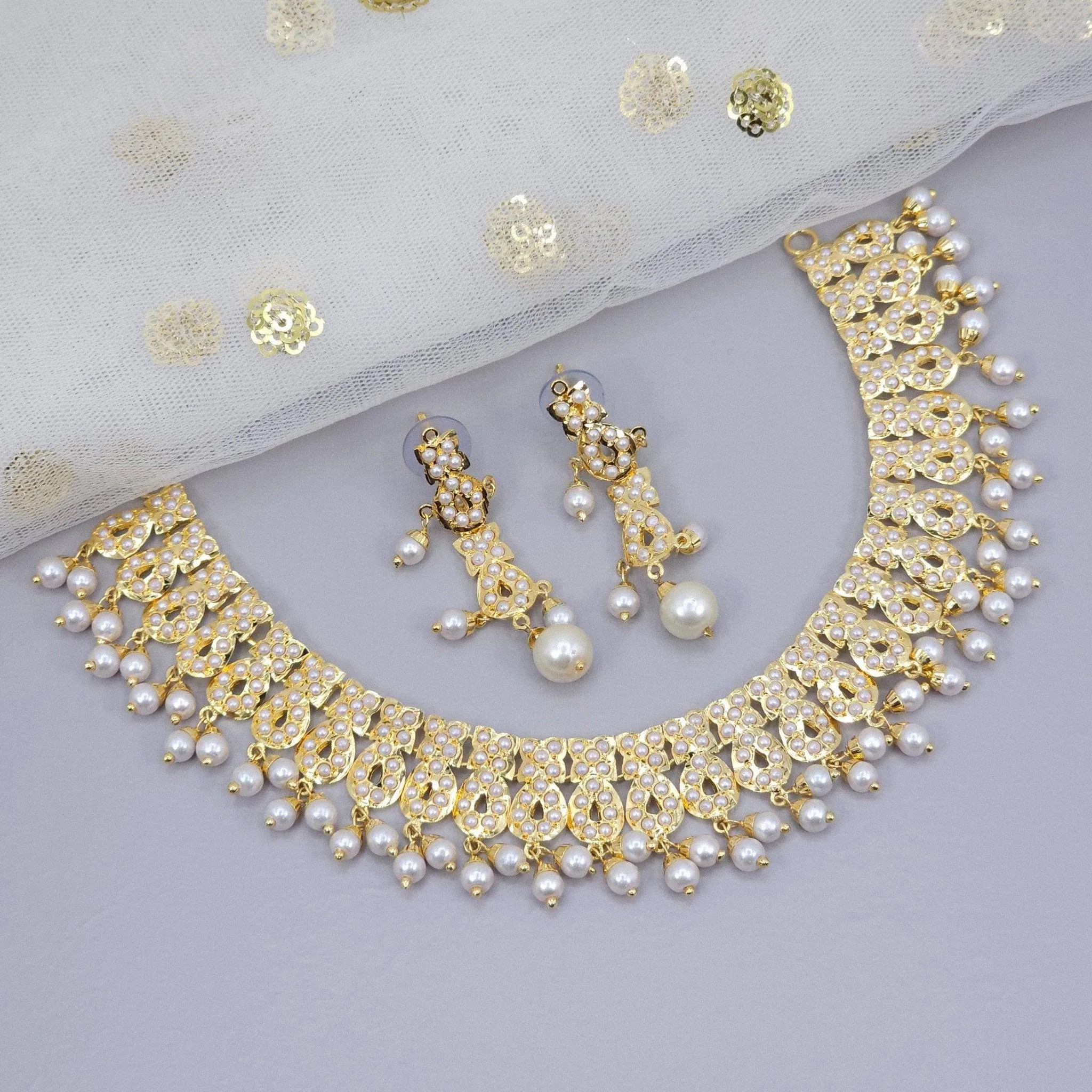 Anushka Jadau Choker Set