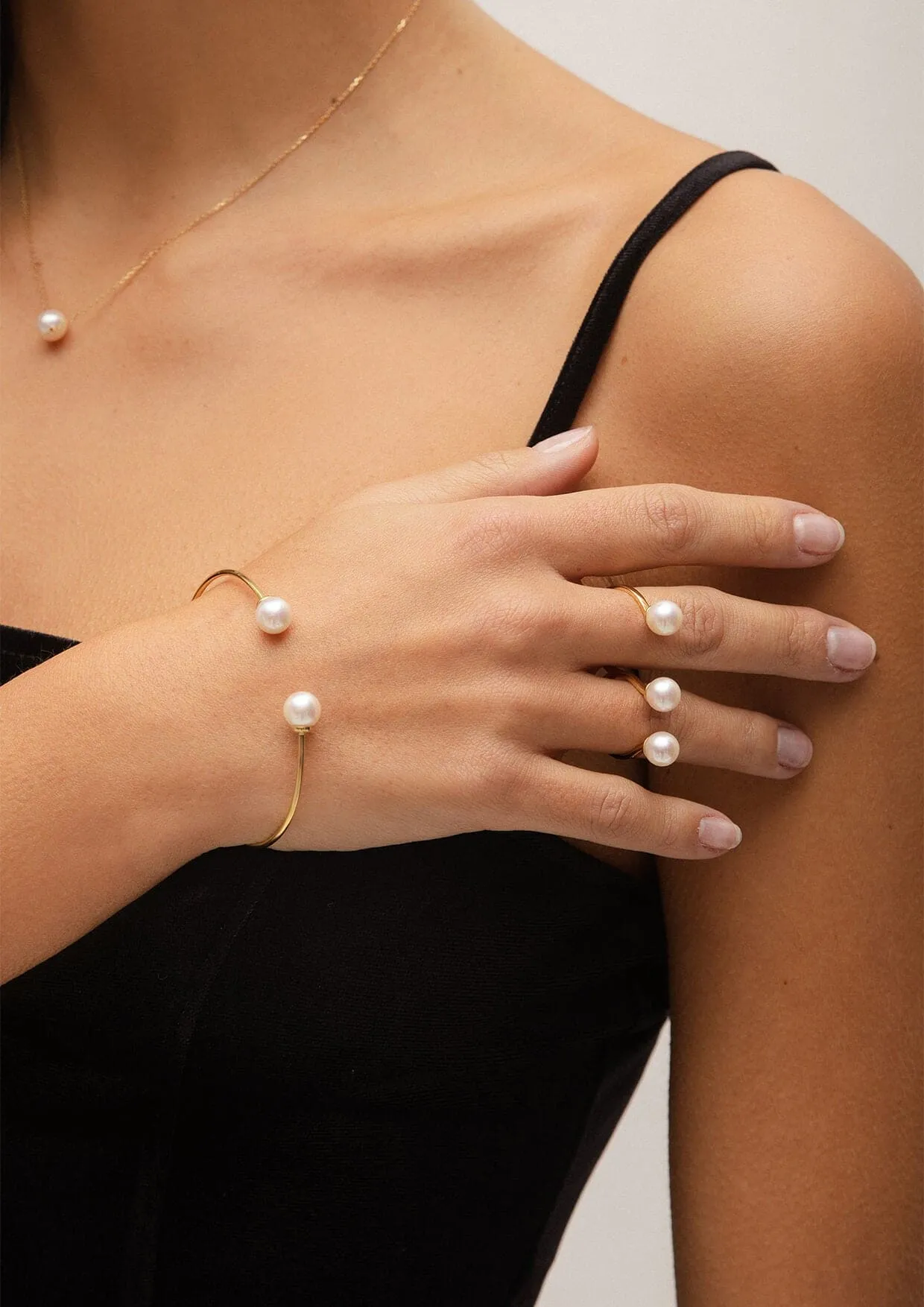 Filo Di Luna Pearl Gold Open Bracelet