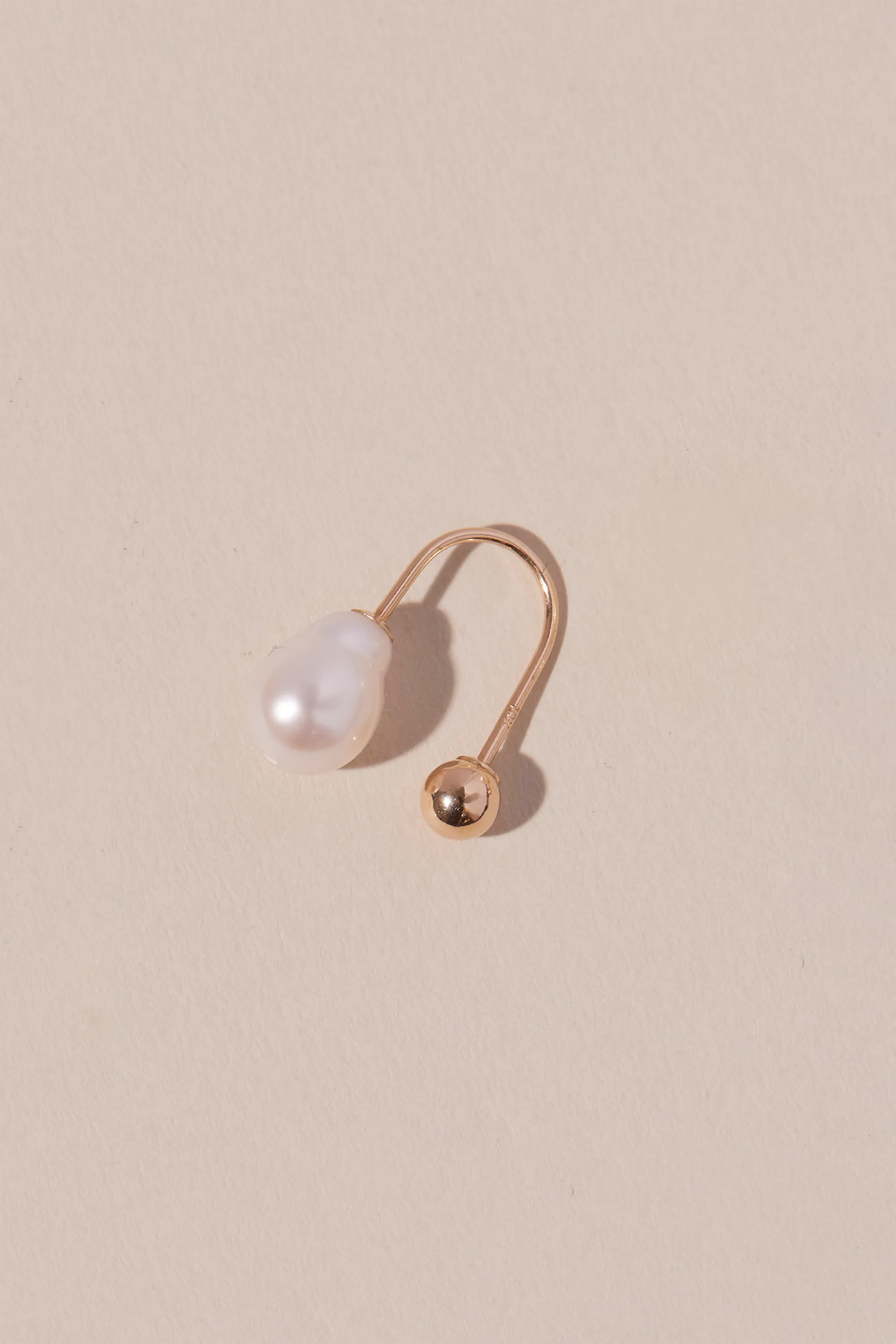 GOLDEN DROP PEARL EARRING