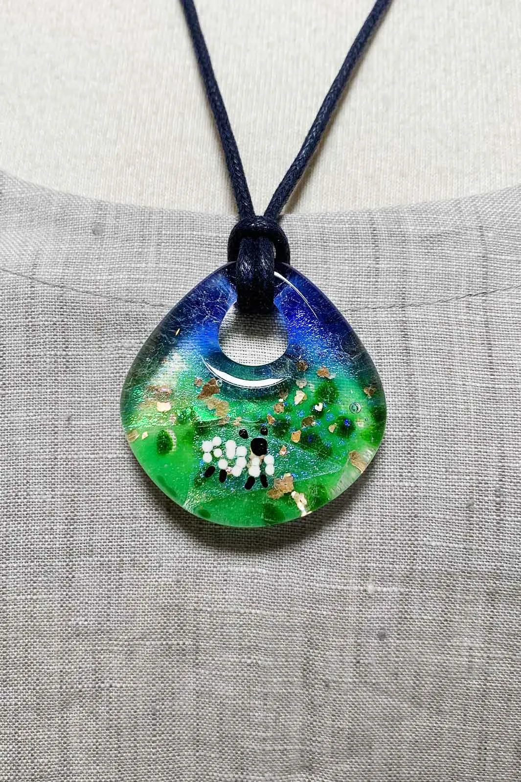 Layercake Loves: Glass Pendants by Beryl Weir