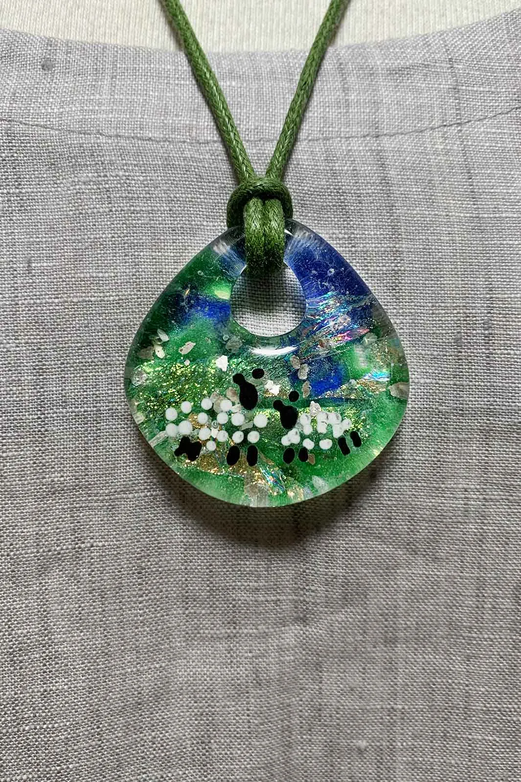 Layercake Loves: Glass Pendants by Beryl Weir