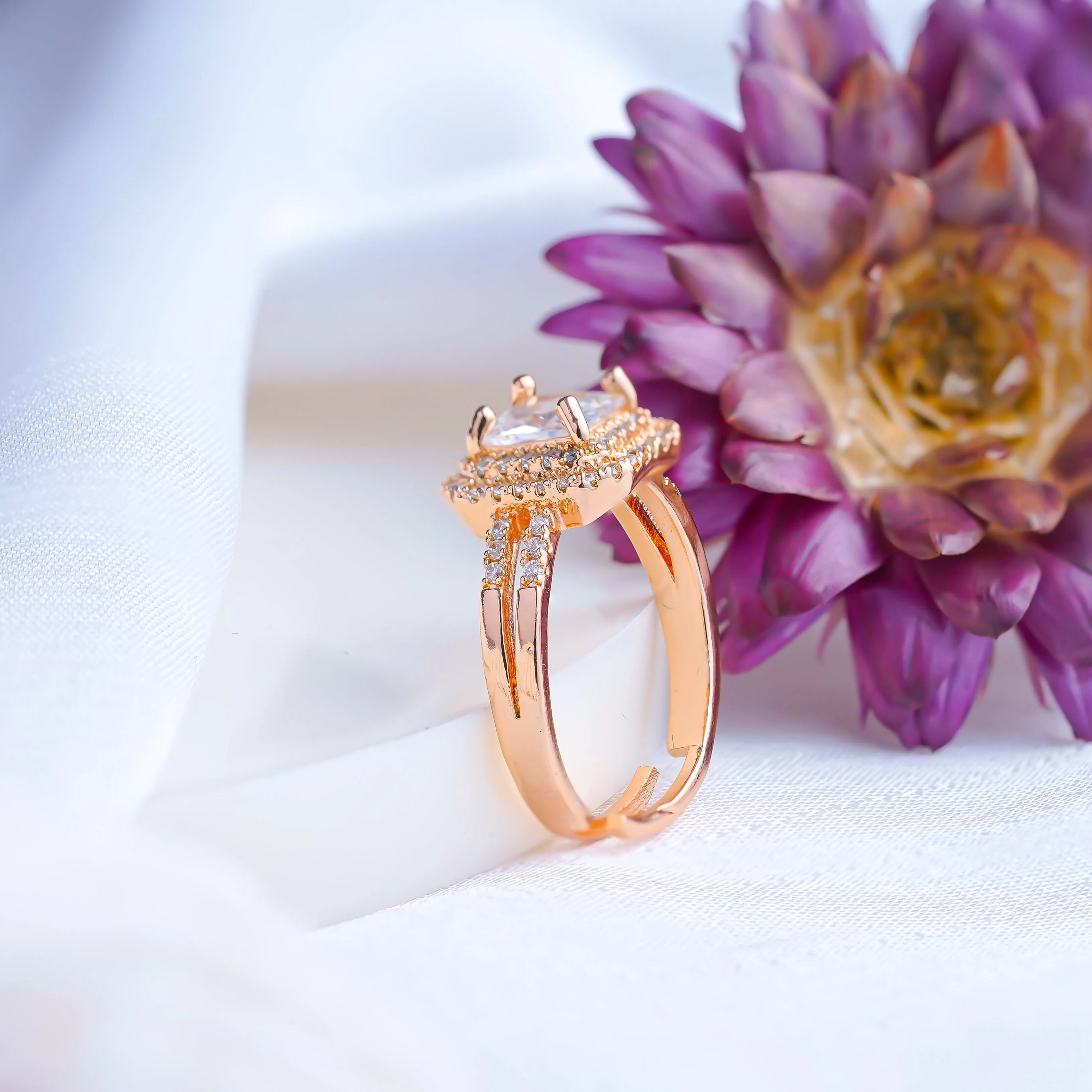 "Zarder Radiance: Illuminate Your Look with Exquisite Rings"