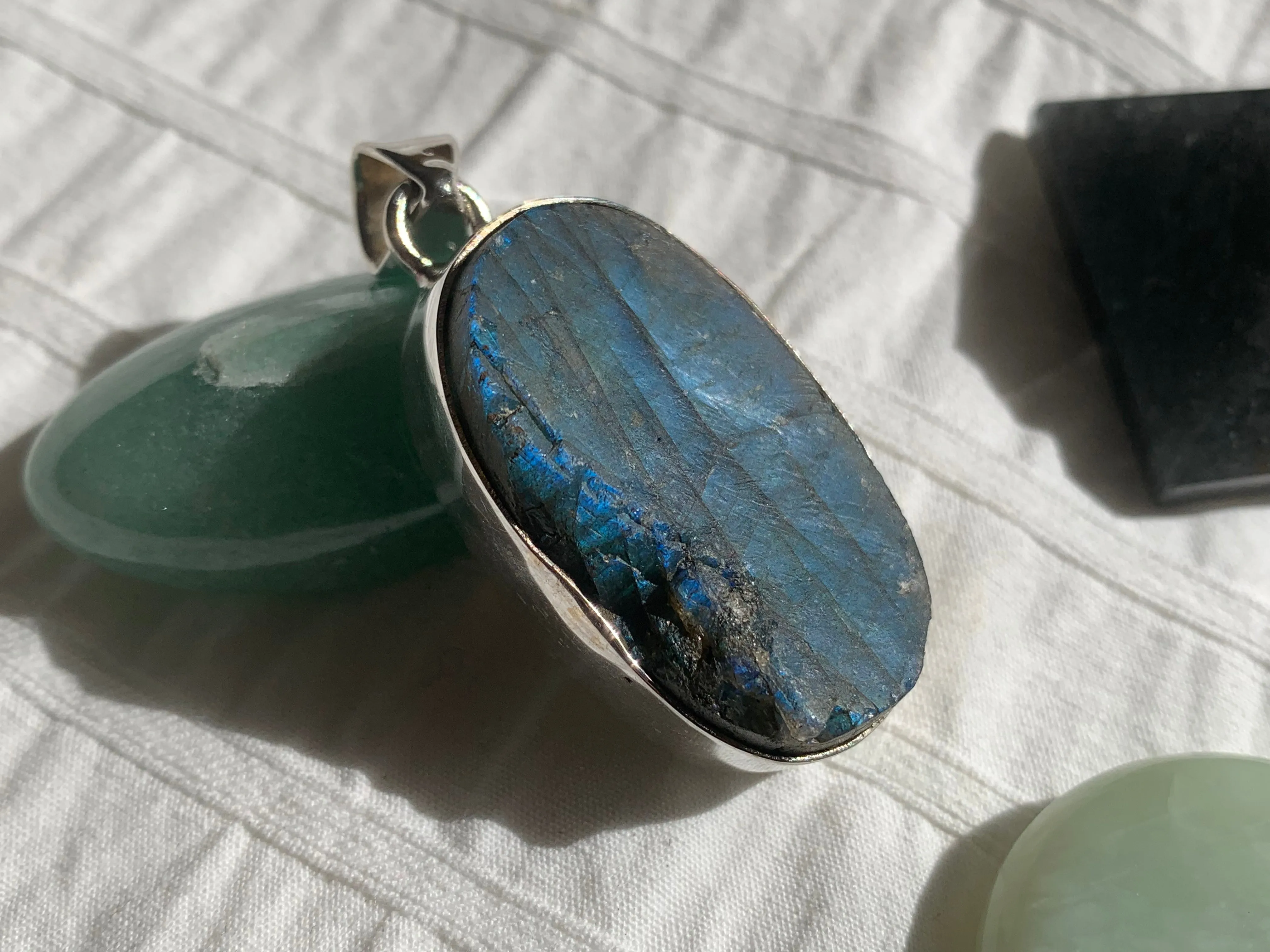 Raw Labradorite Akoni Pendant - Long Oval